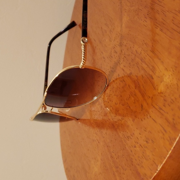 Steve Madden Aviator Sunglasses - Picture 5 of 6